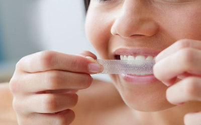 Làm trắng răng an toàn và dễ dàng với miếng dán trắng răng