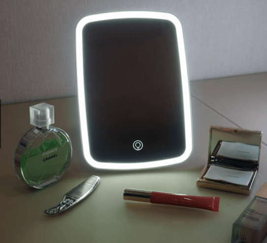 Gương trang điểm có đèn LED